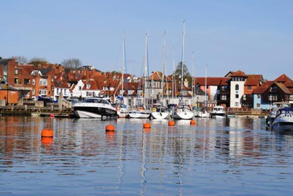 Courtyard Cottages Lymington, 2 Adults Only المظهر الخارجي الصورة